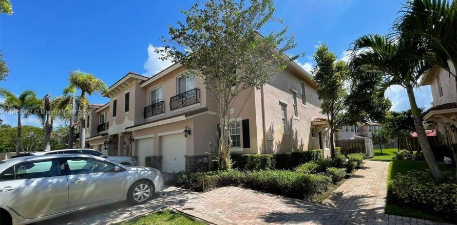 Townhouse in Sunrise, Florida 3 bedrooms, 174.75 sq.m. № 1394291