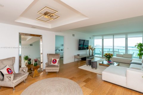 Condo in Miami, Florida, 3 bedrooms  № 1394337 - photo 2