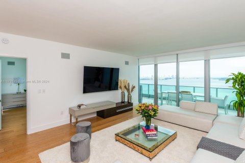 Condo in Miami, Florida, 3 bedrooms  № 1394337 - photo 3