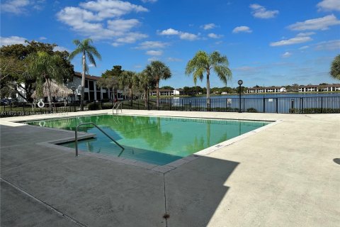 Condo in Oakland Park, Florida, 2 bedrooms  № 1394336 - photo 1