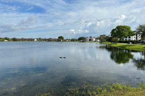 Condo in Oakland Park, Florida, 2 bedrooms  № 1394336 - photo 8