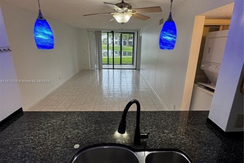 Condo in Oakland Park, Florida, 2 bedrooms  № 1394336 - photo 19