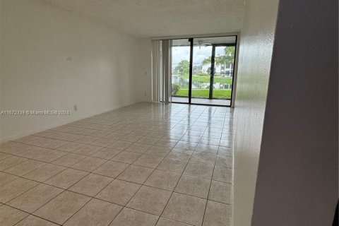 Condo in Oakland Park, Florida, 2 bedrooms  № 1394336 - photo 11