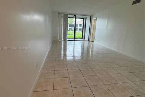 Condo in Oakland Park, Florida, 2 bedrooms  № 1394336 - photo 10