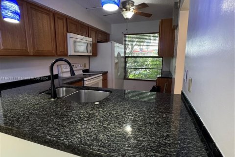 Condo in Oakland Park, Florida, 2 bedrooms  № 1394336 - photo 17