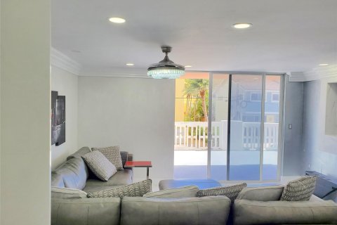 Condo in Hollywood, Florida, 1 bedroom  № 1215999 - photo 19