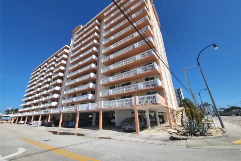 Condo in Hollywood, Florida, 1 bedroom  № 1215999 - photo 2