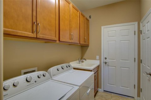 House in Sarasota, Florida 2 bedrooms, 143.91 sq.m. № 218416 - photo 19