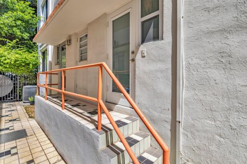 Condo in Miami Beach, Florida, 1 bedroom  № 1360375 - photo 21