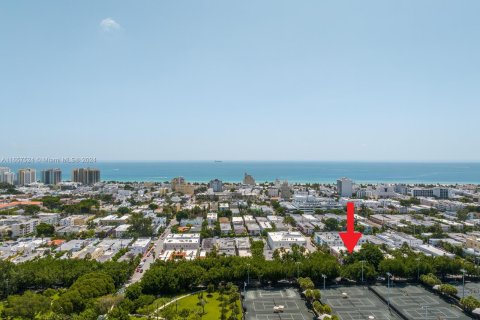 Condo in Miami Beach, Florida, 1 bedroom  № 1360375 - photo 27