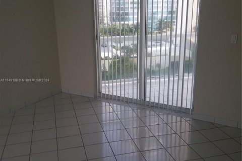 Condo in Sunny Isles Beach, Florida, 2 bedrooms  № 1360335 - photo 27