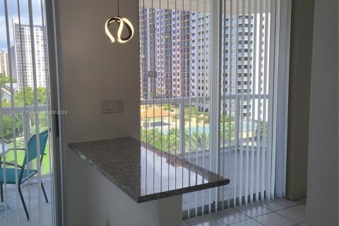 Condo in Sunny Isles Beach, Florida, 2 bedrooms  № 1360335 - photo 14