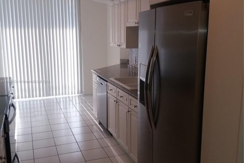 Condo in Sunny Isles Beach, Florida, 2 bedrooms  № 1360335 - photo 17