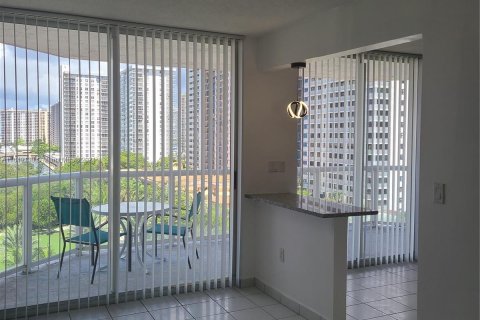 Condo in Sunny Isles Beach, Florida, 2 bedrooms  № 1360335 - photo 13