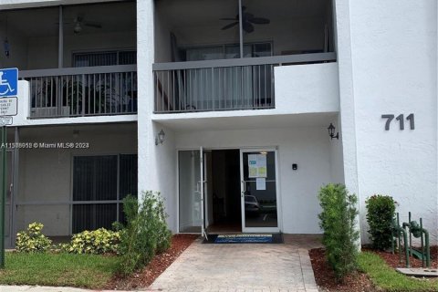 Condominio en venta en Plantation, Florida, 1 dormitorio, 70.98 m2 № 927431 - foto 1