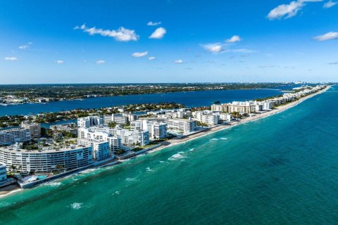 Condo in Palm Beach, Florida, 2 bedrooms in 3550 SOUTH OCEAN  № 176352 - photo 1