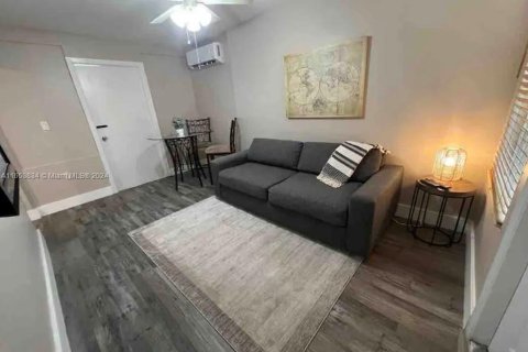 Casa en alquiler en Hollywood, Florida, 1 dormitorio, 37.16 m2 № 1348527 - foto 1