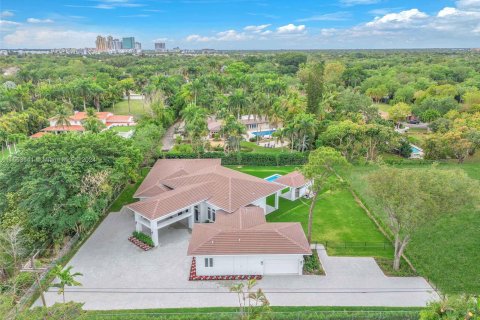 Casa en venta en Miami, Florida, 6 dormitorios, 422.89 m2 № 1348446 - foto 3