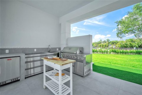 Casa en venta en Miami, Florida, 6 dormitorios, 422.89 m2 № 1348446 - foto 14