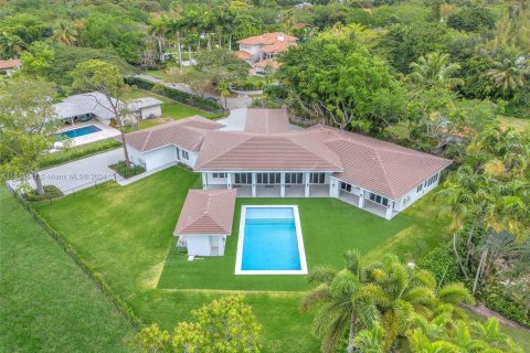 Casa en venta en Miami, Florida, 6 dormitorios, 422.89 m2 № 1348446 - foto 1