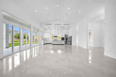 Casa en venta en Miami, Florida, 6 dormitorios, 422.89 m2 № 1348446 - foto 10