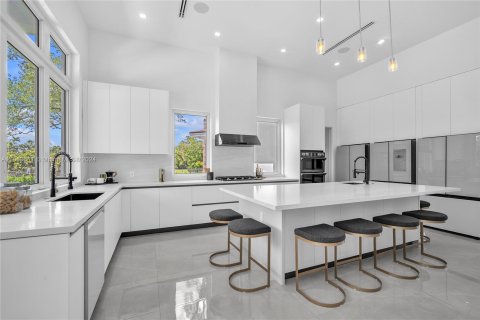 Casa en venta en Miami, Florida, 6 dormitorios, 422.89 m2 № 1348446 - foto 16