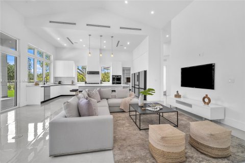 Casa en venta en Miami, Florida, 6 dormitorios, 422.89 m2 № 1348446 - foto 11