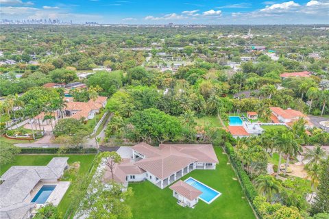 Casa en venta en Miami, Florida, 6 dormitorios, 422.89 m2 № 1348446 - foto 2