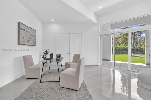 Casa en venta en Miami, Florida, 6 dormitorios, 422.89 m2 № 1348446 - foto 15