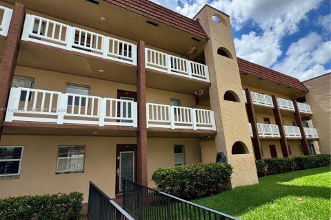 Condo in Sunrise, Florida, 1 bedroom  № 1280770 - photo 1