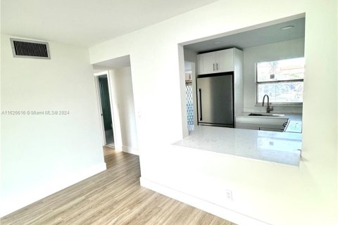 Condominio en venta en Sunrise, Florida, 1 dormitorio, 57.6 m2 № 1280770 - foto 18