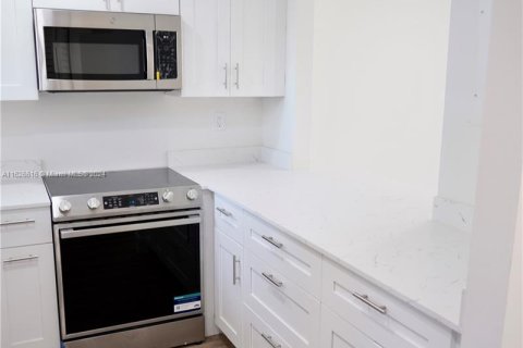 Condo in Sunrise, Florida, 1 bedroom  № 1280770 - photo 6