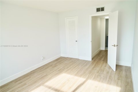 Copropriété à vendre à Sunrise, Floride: 1 chambre, 57.6 m2 № 1280770 - photo 12