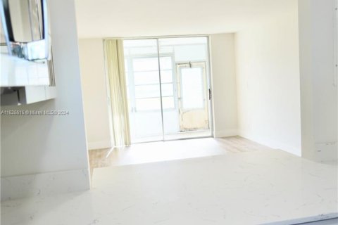 Copropriété à vendre à Sunrise, Floride: 1 chambre, 57.6 m2 № 1280770 - photo 5