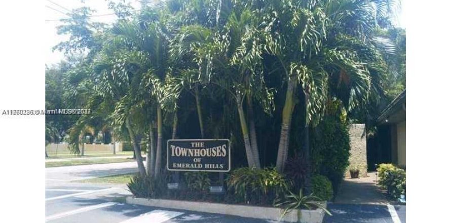 Townhouse in Hollywood, Florida 3 bedrooms, 187.66 sq.m. № 1154886