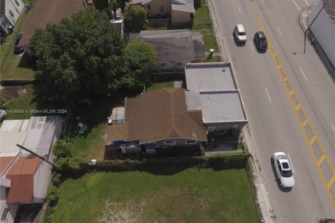 Commercial property in Miami, Florida 144.83 sq.m. № 1154885 - photo 2