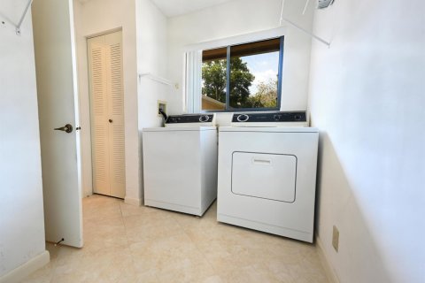 Condo in Delray Beach, Florida, 2 bedrooms  № 1120183 - photo 1