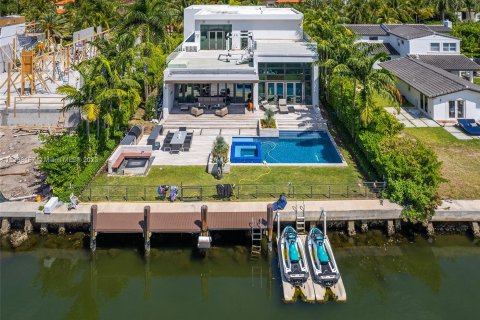 Villa ou maison à vendre à Golden Beach, Floride: 6 chambres, 498.23 m2 № 423710 - photo 3