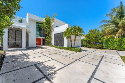 Villa ou maison à vendre à Golden Beach, Floride: 6 chambres, 498.23 m2 № 423710 - photo 4