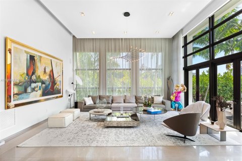 Villa ou maison à vendre à Golden Beach, Floride: 6 chambres, 498.23 m2 № 423710 - photo 12