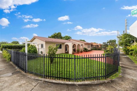 Villa ou maison à vendre à Miami, Floride: 3 chambres, 160.54 m2 № 1394893 - photo 3