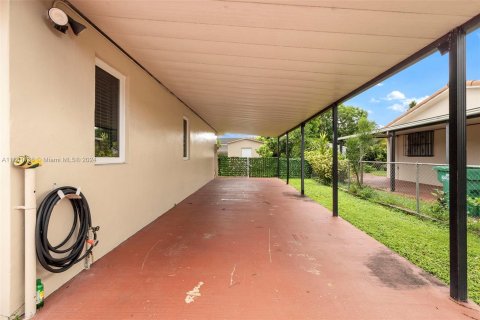 Villa ou maison à vendre à Miami, Floride: 3 chambres, 160.54 m2 № 1394893 - photo 5