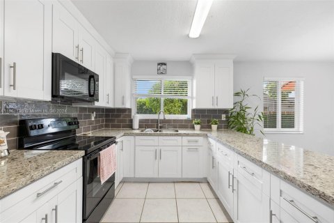 Casa en venta en Miami, Florida, 3 dormitorios, 160.54 m2 № 1394893 - foto 23