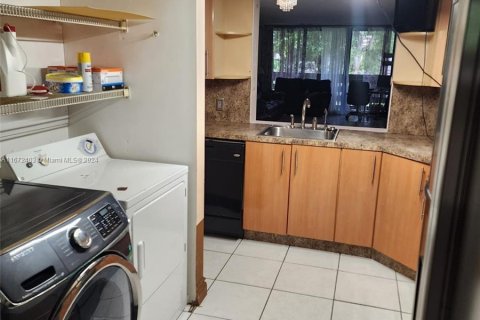 Condo in Plantation, Florida, 2 bedrooms  № 1394859 - photo 14