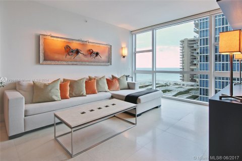 Condo in Miami Beach, Florida, 2 bedrooms  № 1138704 - photo 1