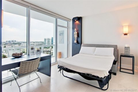 Condo in Miami Beach, Florida, 2 bedrooms  № 1138704 - photo 27