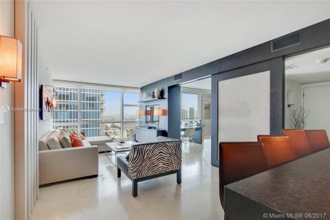 Condo in Miami Beach, Florida, 2 bedrooms  № 1138704 - photo 25