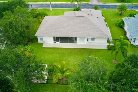 House in Vero Beach, Florida 3 bedrooms, 186.18 sq.m. № 1207281 - photo 18