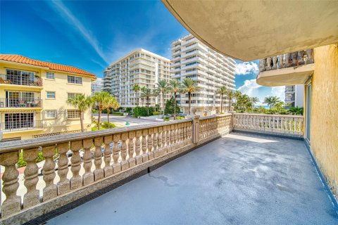 Copropriété à vendre à Surfside, Floride: 2 chambres, 111.48 m2 № 1408408 - photo 27