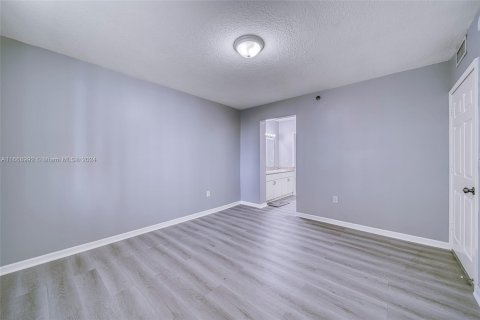 Copropriété à vendre à Surfside, Floride: 2 chambres, 111.48 m2 № 1408408 - photo 16